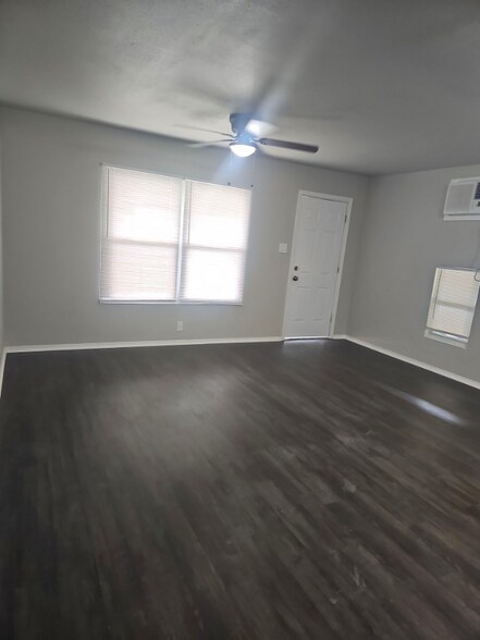 Building Photo - 5003 Lark Ave