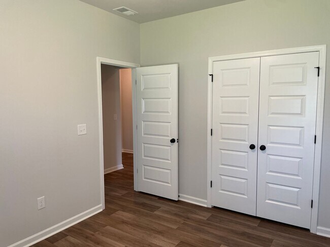 Building Photo - 1027 Harbor Dr