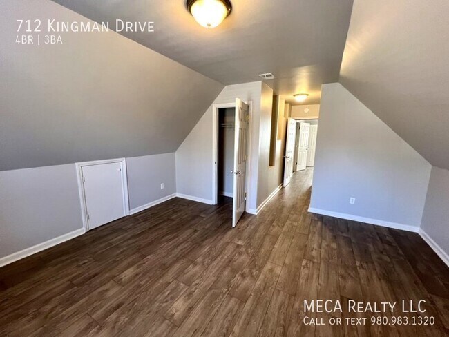 Building Photo - 712 Kingman Dr