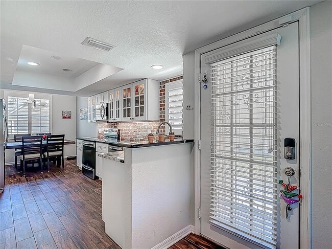 Building Photo - 3611 Pine Knot Dr