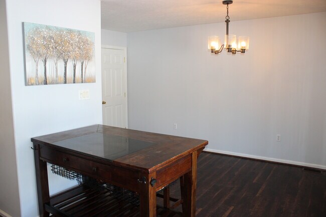 Building Photo - 280 Mike Dr