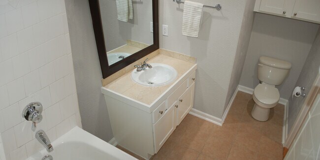 Building Photo - 6723 Eastridge Dr