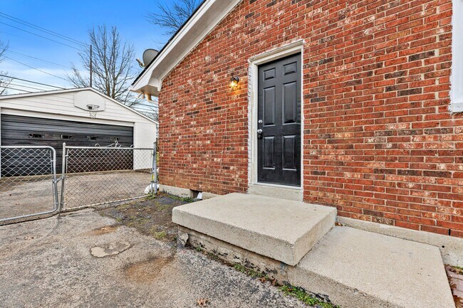Building Photo - 3633 King Arthur Dr