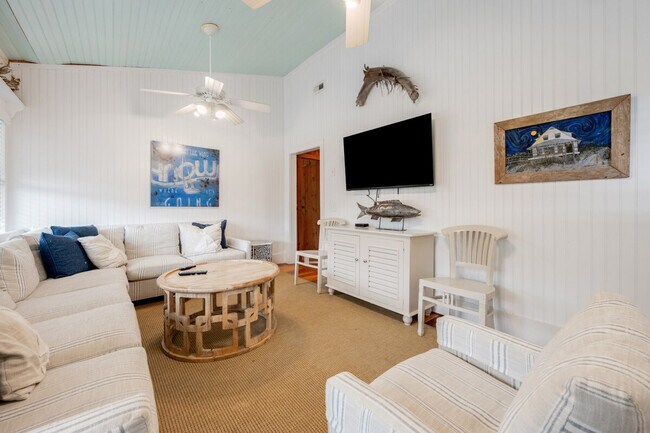 Primary Photo - 911 Debordieu Blvd