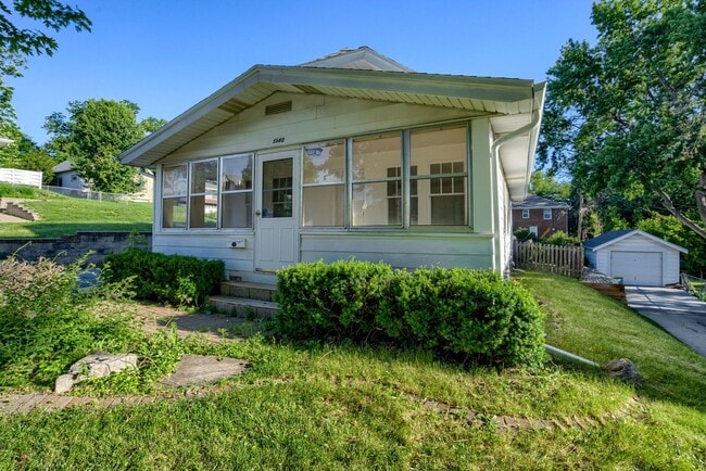Building Photo - Great Location Close To Aksarben Village!!