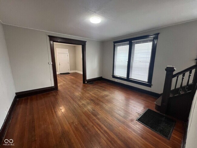Building Photo - 826 N Beville Ave