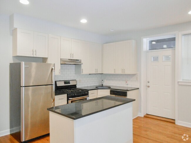 Building Photo - 850 W Cornelia Ave