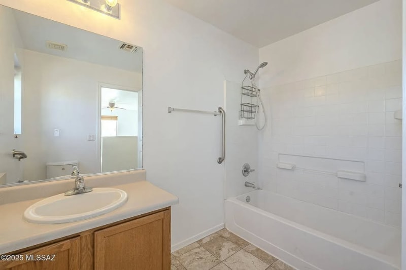 Building Photo - 1053 S Pantano Overlook Dr