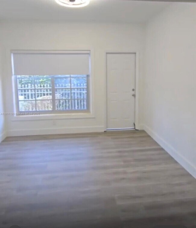 Building Photo - 2131 Calais Dr