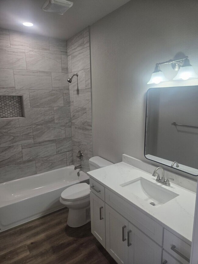 Building Photo - Newly remodeled 4 bedroom 3 full bath two story home located in the heart of Weatherford, TX