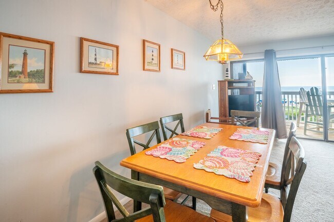 Building Photo - COZY AND QUAINT FURNISHED OFF-SEASON WINTER GETAWAY