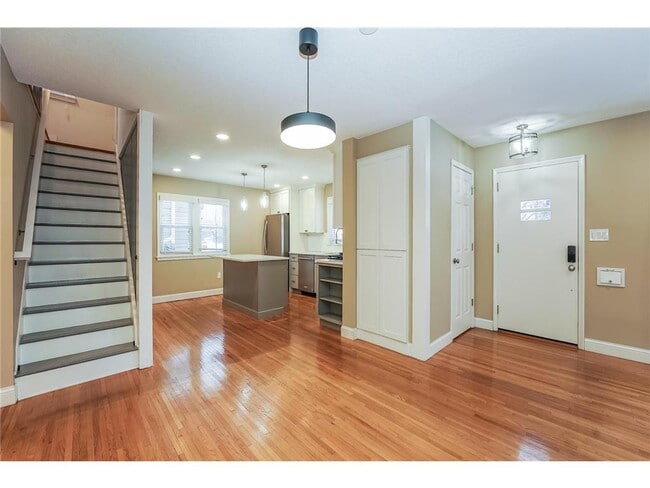 Building Photo - 5928 York Ave S