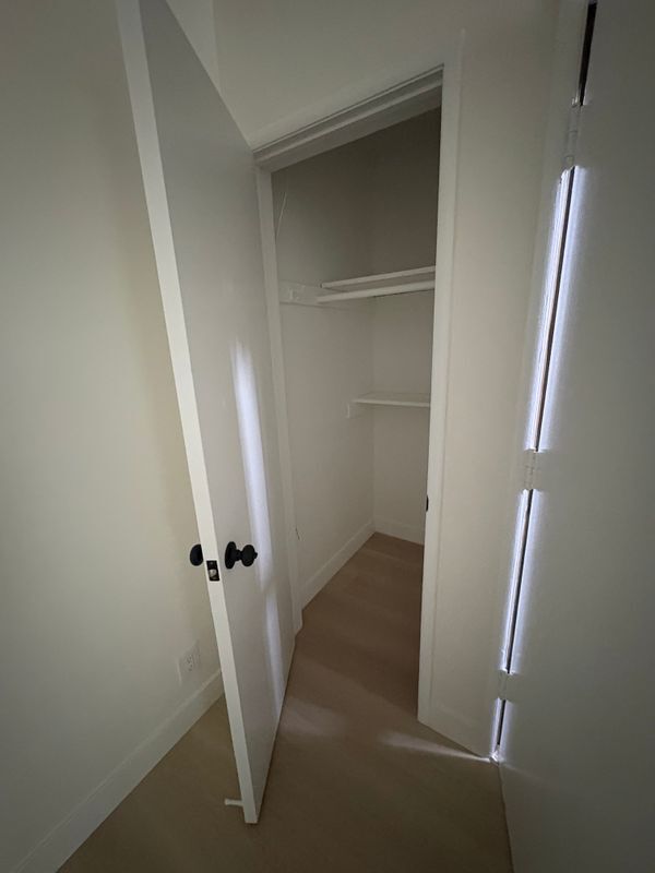 Building Photo - 7254 Hollywood Blvd