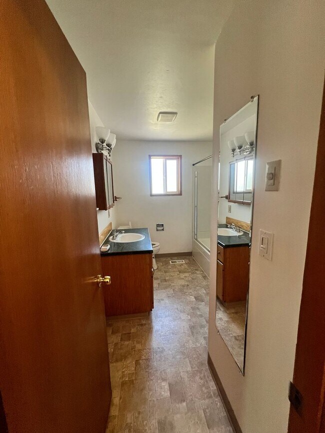 Building Photo - 3 Bedroom, 1 bath House in NW Corvallis of off Circle Blvd