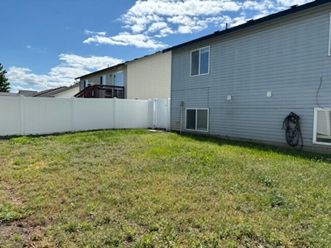 Building Photo - Home in CDA Place