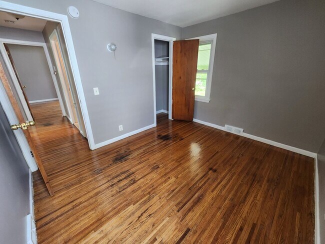 Building Photo - Three bedroom Single Family Home!