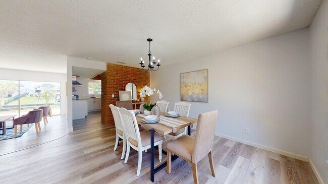 Building Photo - 10 Coral Reef Ct S