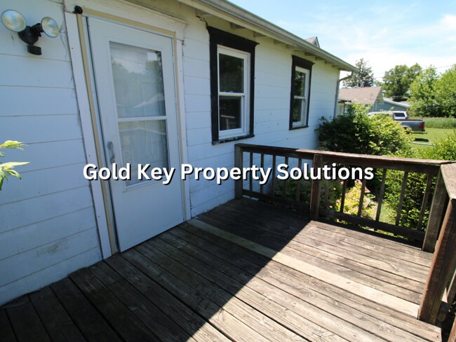 Building Photo - Spacious 3 BR 1 BA with Covered Porch and Garage (SECTION 8 APPROVED)