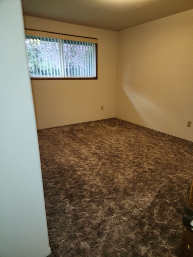 Building Photo - 2-bedroom 1 bath Duplex