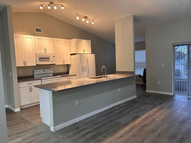Building Photo - 669 Sierra Cir