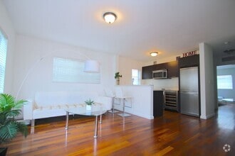 Building Photo - Beautiful garden unit with 1bed/1bath in t...