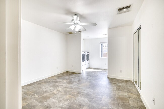 4th Bedroom & Laundry - 67675 Ovante Rd