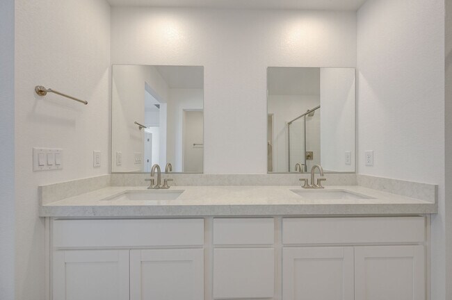 Building Photo - 8532 W Agate Ave