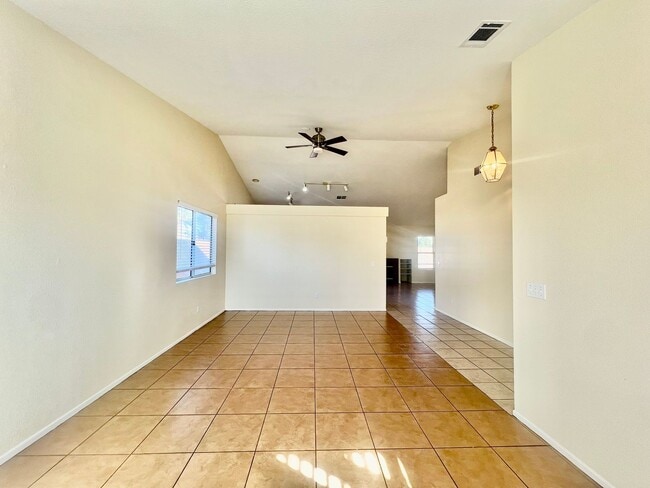 Building Photo - AVAILBLE NOW!! LOVELY 3-bedroom 2 bath Home in Indio!