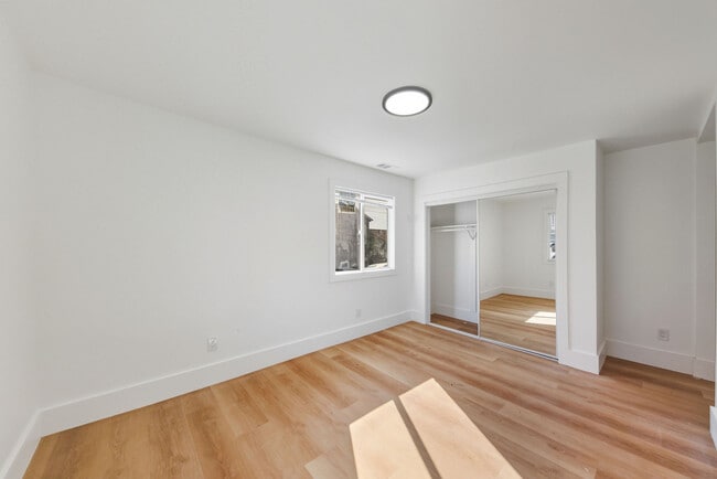 Building Photo - 1671 Mono Ave