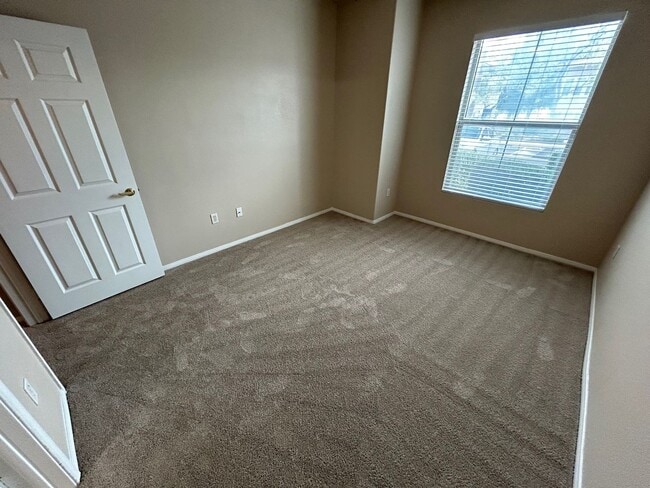 Building Photo - 2 BEDROOM CONDO IN SOUTHWEST LAS VEGAS CONDO