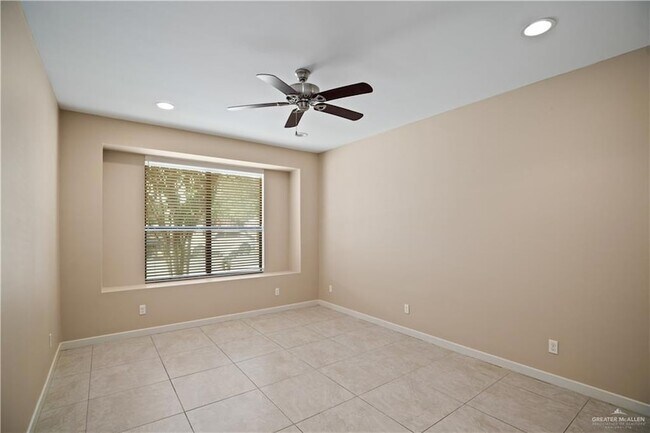 Building Photo - 1405 Ozark Ave