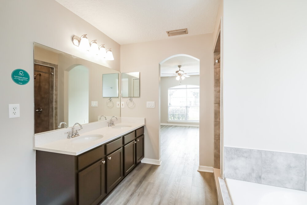 Building Photo - 2704 Creekfront Dr