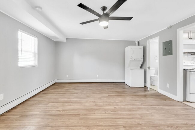 Building Photo - 825 12th St