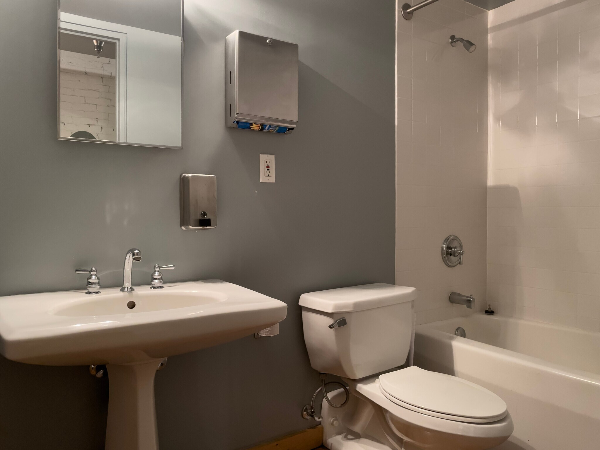 Building Photo - 945 Liberty Ave