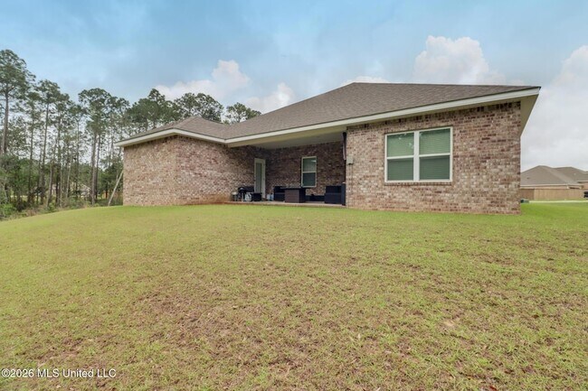 Building Photo - 4937 Fern Dr
