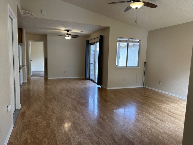 Building Photo - 3613 Almeria Dr