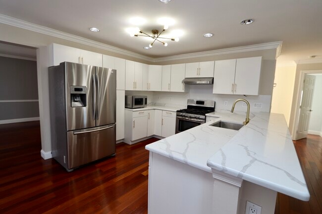 Building Photo - 2969 Columbia Dr