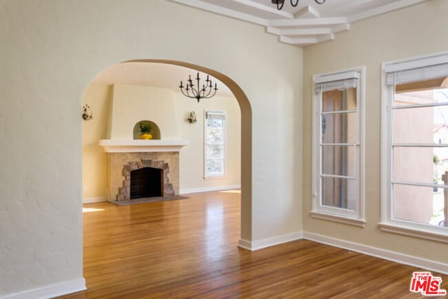 Building Photo - 1122 S Hayworth Ave