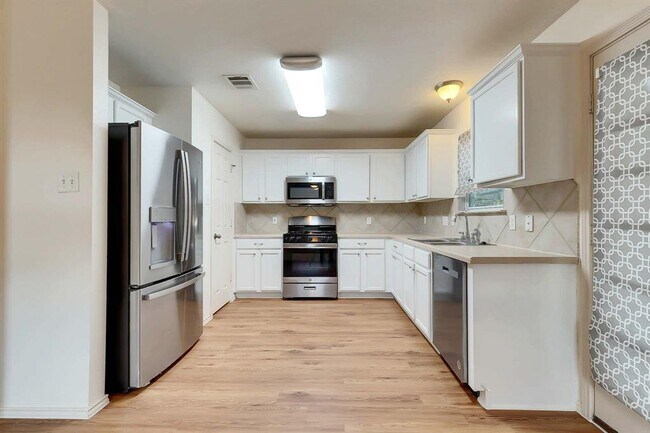 Building Photo - 3735 Castle Rock Dr