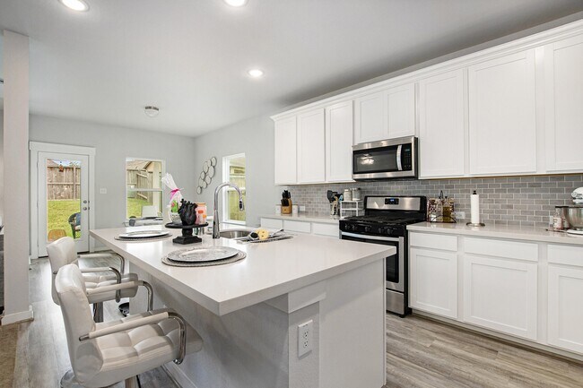 Building Photo - 40557 Mostyn Lake Dr