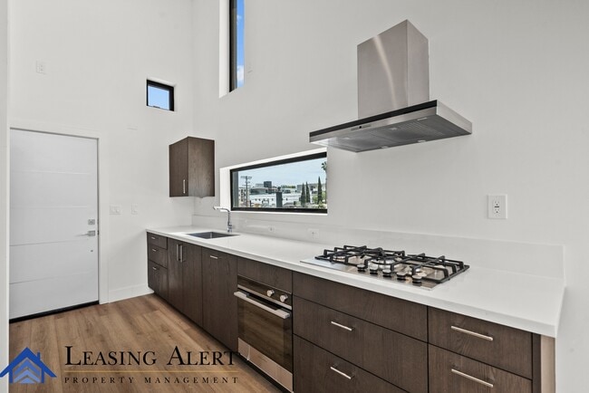 Building Photo - 5617 Klump Ave