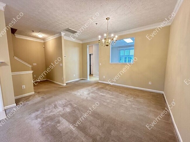 Building Photo - Bright 3-Bedroom Townhome with Ample Space...