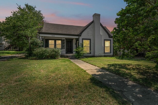 Primary Photo - Historic Charm in Hillsboro!