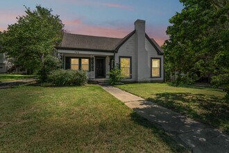 Building Photo - Historic Charm in Hillsboro!