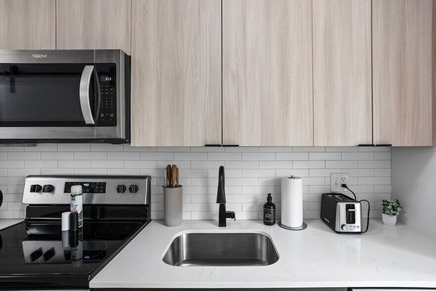 Building Photo - 421 N Pennsylvania St