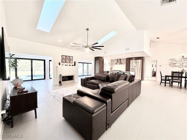 Building Photo - 3631 1st Ave NW