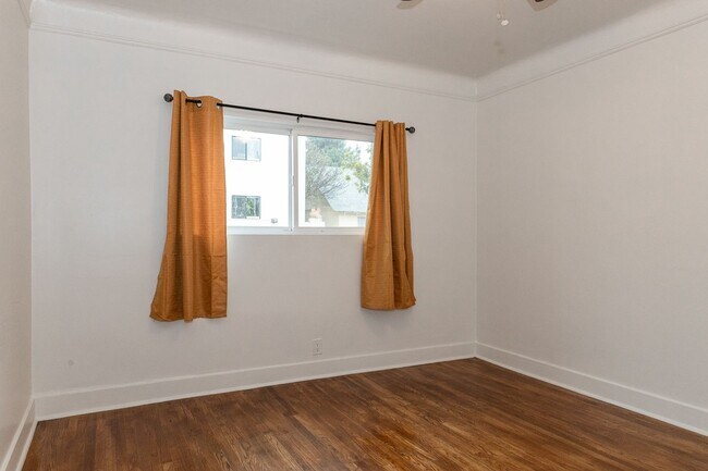 Building Photo - Quiet 4-plex in Vibrant Boyle Heights