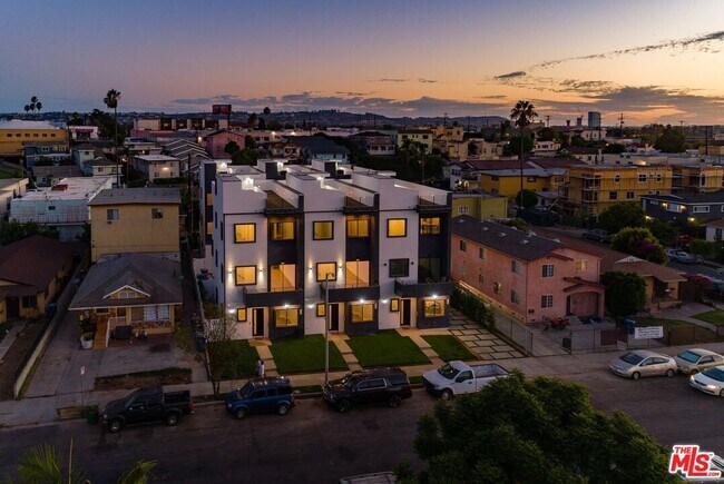 Building Photo - 4830 1/2 Pickford St