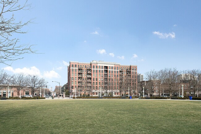 Building Photo - 343 W Old Town Ct