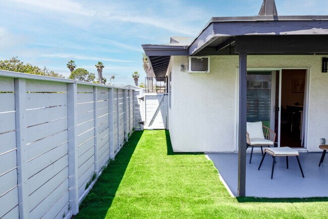 Building Photo - 1063-67 Gillespie Dr